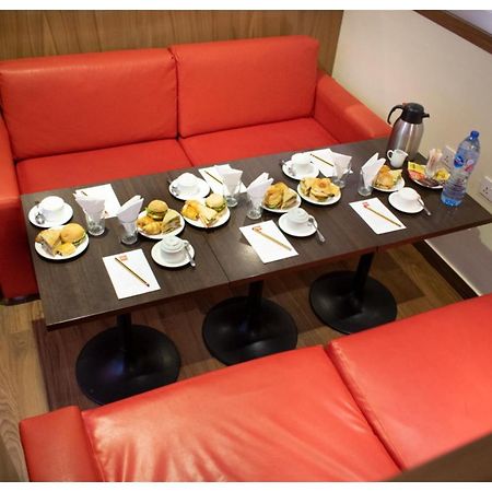 Ibis Lagos Airport Ikeja Buitenkant foto