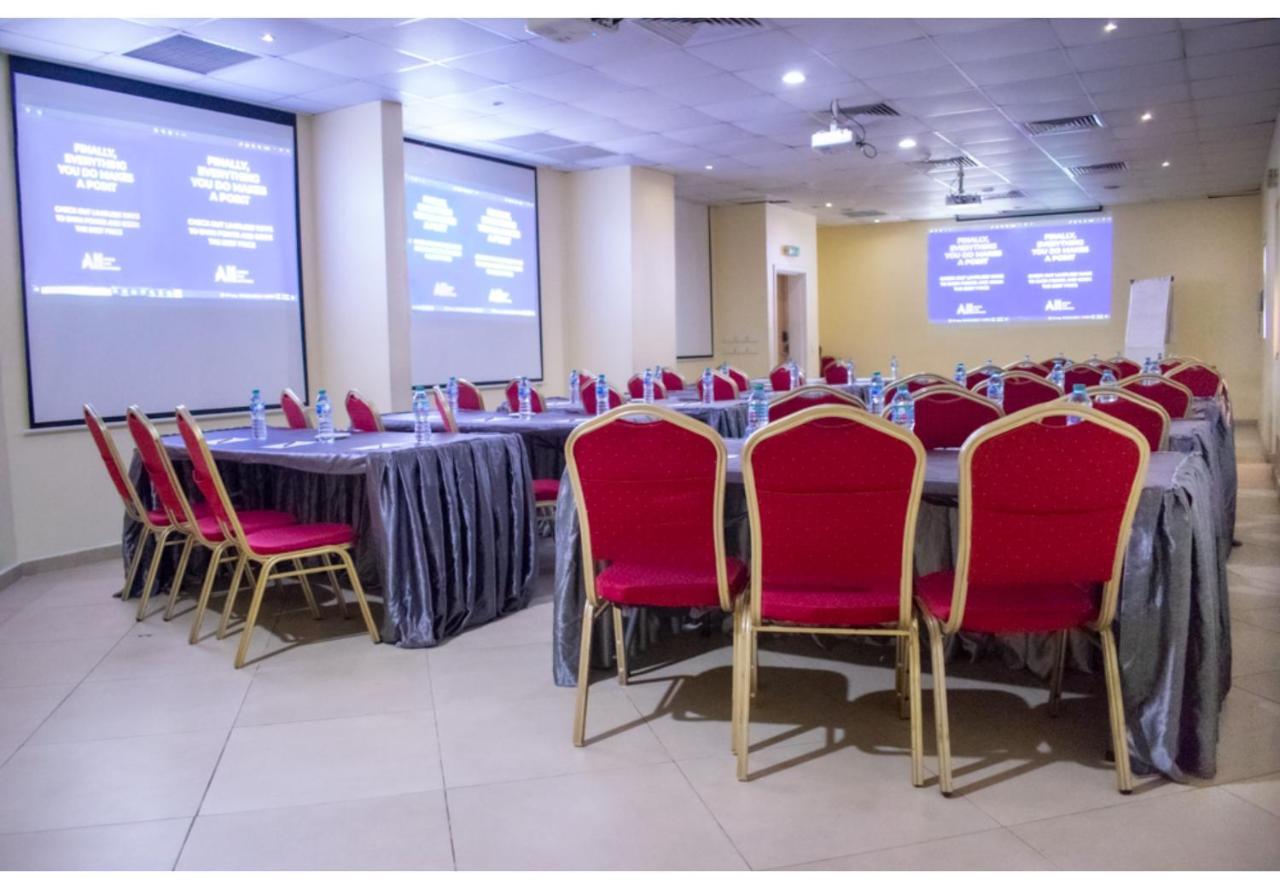 Ibis Lagos Airport Ikeja Buitenkant foto